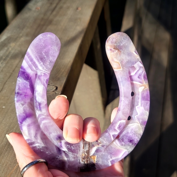 Crystal Amethyst LUCKY horseshoe symbol of protection & Prosperity - Picture 6 of 6
